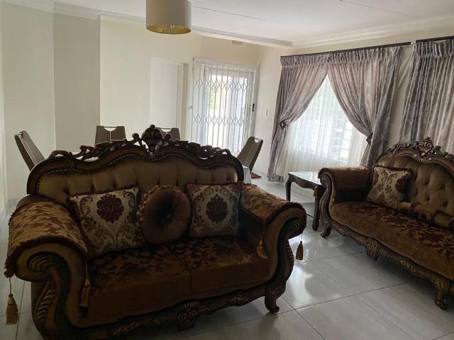 4 Bedroom House For Sale in Faerie Glen