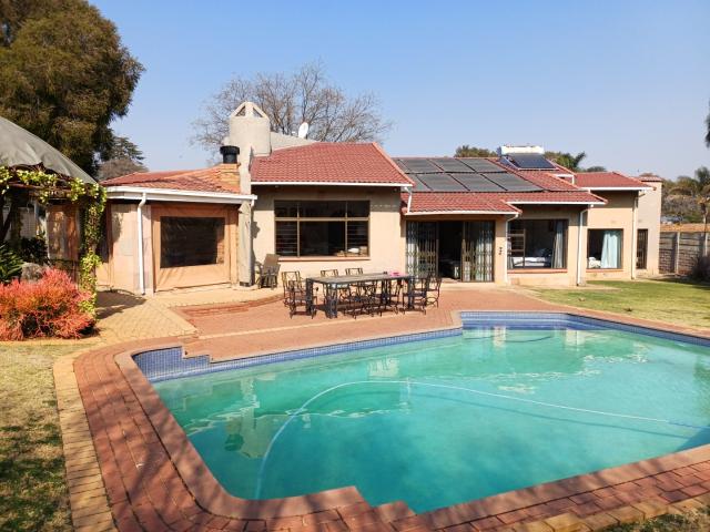 4 Bedroom House For Sale in Farrarmere