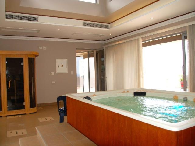 4 Bedroom House For Sale in Featherbrooke Estate