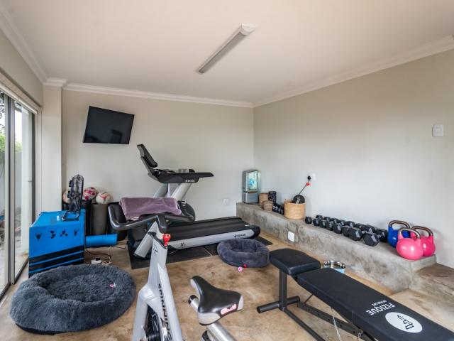 4 Bedroom House For Sale in Featherbrooke Estate