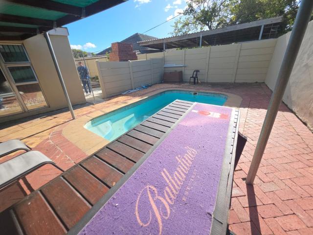 4 Bedroom House For Sale in Ferness Estate