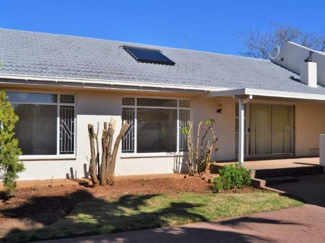 4 Bedroom House For Sale in Fichardt Park