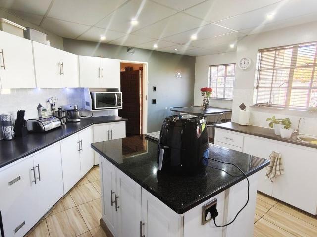 4 Bedroom house for sale in Fichardt Park, Bloemfontein