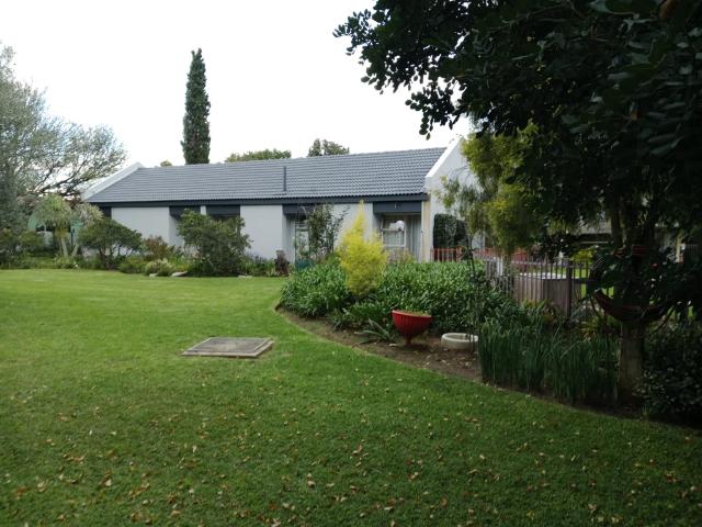 4 Bedroom House For Sale in Flamingo Park