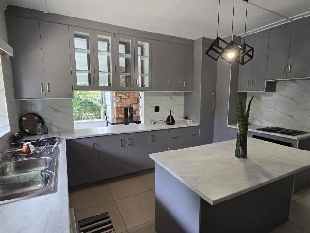 4 Bedroom House For Sale in Flamwood