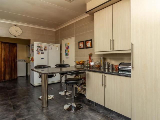 4 Bedroom house for sale in Florida Glen, Roodepoort