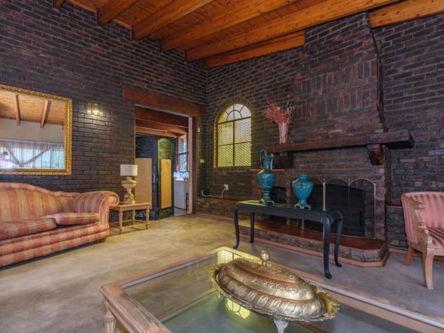 4 Bedroom House For Sale in Florida Hills