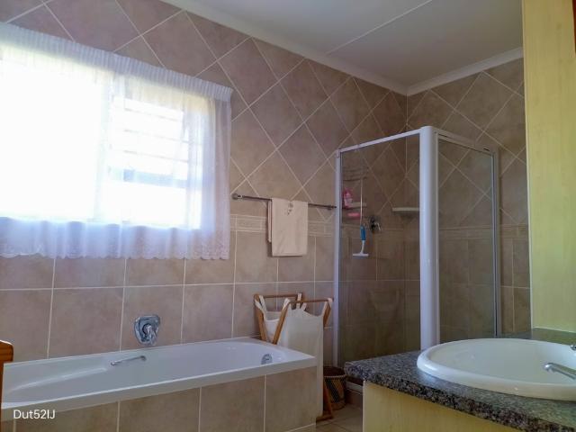 4 Bedroom House For Sale in Fraaiuitsig
