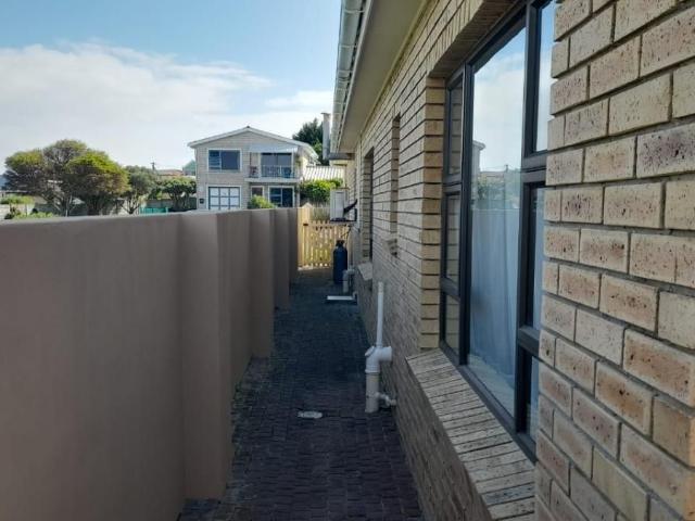 1 Bedroom house for sale in Franskraal, Gansbaai