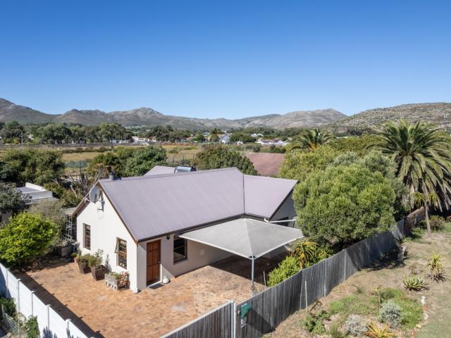 4 Bedroom House For Sale in Kommetjie