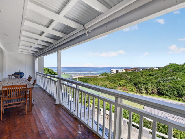4 Bedroom House For Sale in Keurboomstrand
