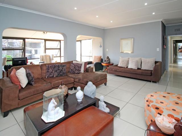 4 Bedroom House For Sale in Kew