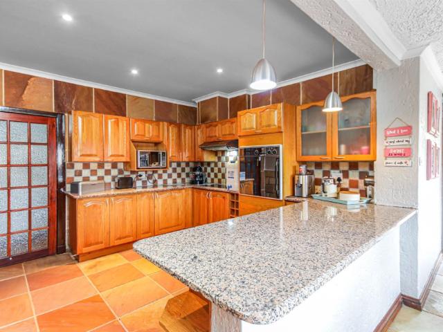 4 Bedroom House For Sale in Kensington
