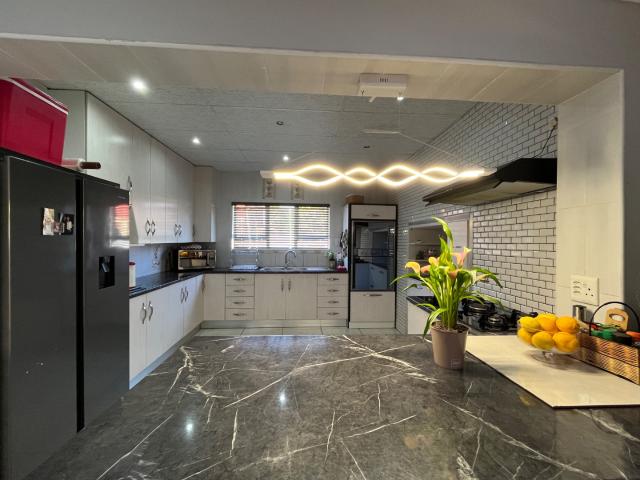 4 Bedroom House For Sale in Kimberley North