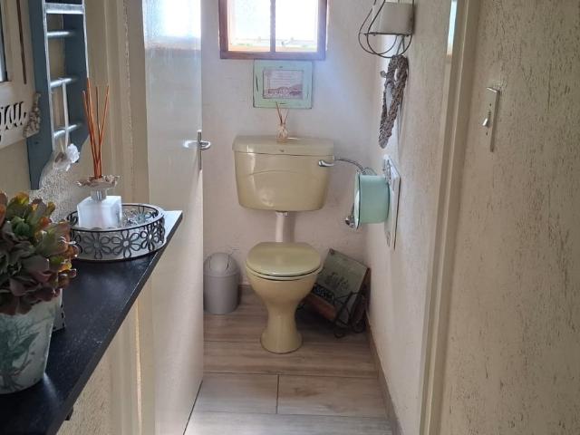 4 Bedroom House For Sale in Kingsview