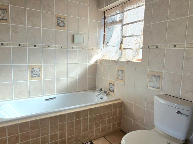 4 Bedroom House For Sale in Kleinbaai