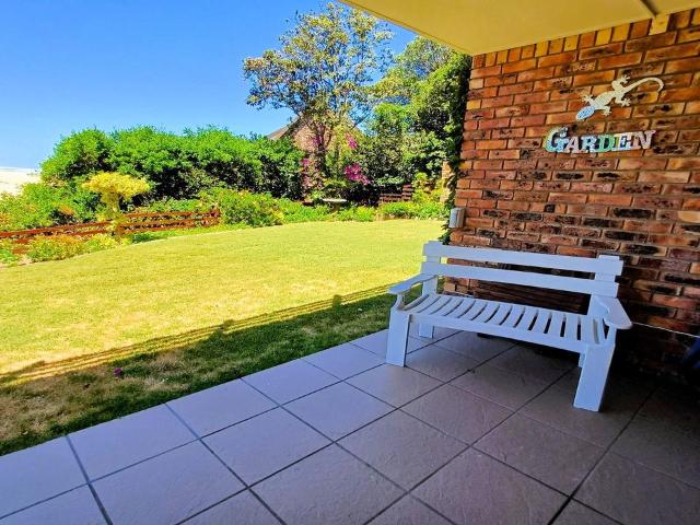 4 Bedroom house for sale in Kleinemonde