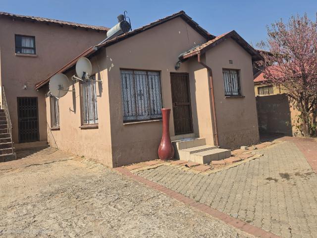 4 Bedroom House For Sale in Klipfontein View