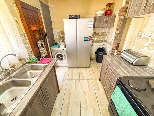 4 Bedroom House For Sale in Klippoortje