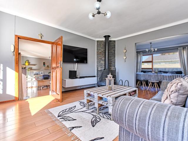 4 Bedroom House For Sale in Kloofendal