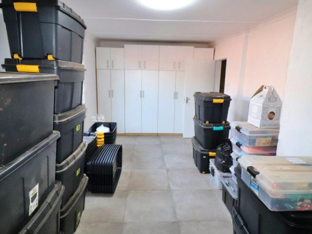 4 Bedroom House For Sale in Klopperpark