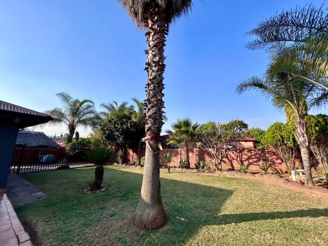 4 Bedroom House For Sale in Kwaggasrand