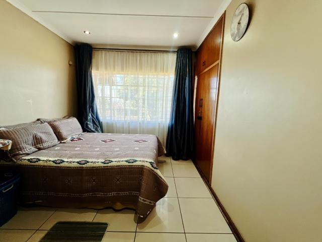 4 Bedroom House For Sale in Howick West