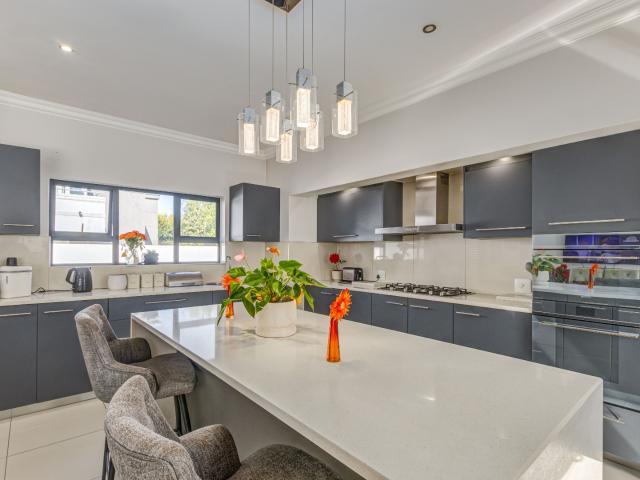 4 Bedroom House For Sale in Honeydew Manor