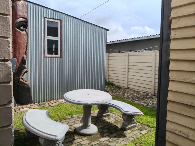4 Bedroom House For Sale in Hamberg