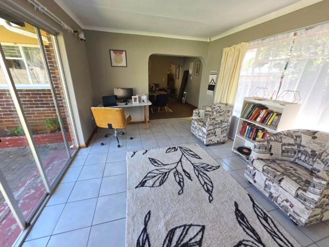4 Bedroom House For Sale in Heuwelsig
