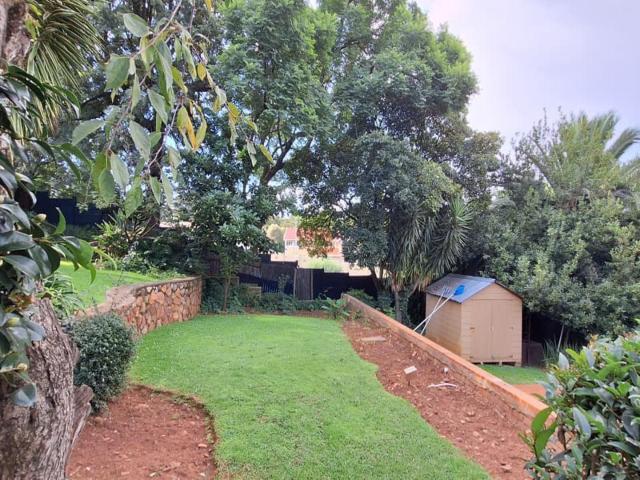 4 Bedroom House For Sale in Helderkruin