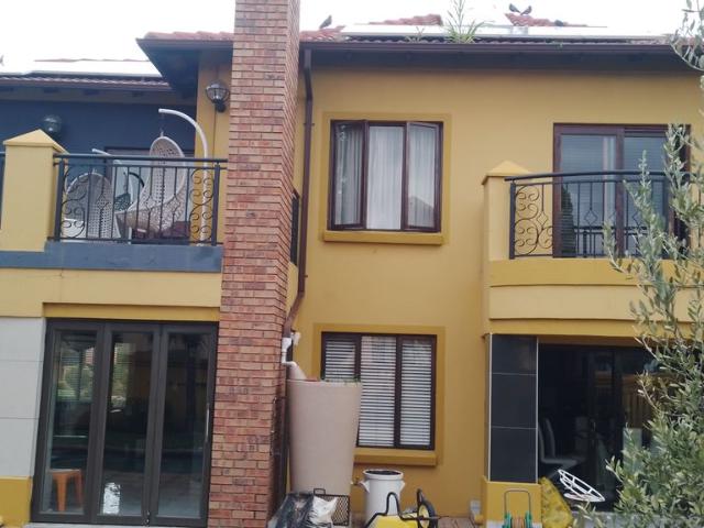 4 Bedroom House For Sale in Helderwyk