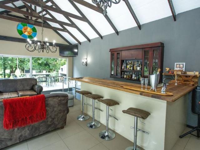 4 Bedroom House For Sale in Henley On Klip