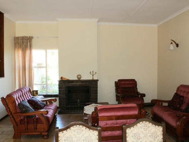 4 Bedroom House For Sale in Janssendal