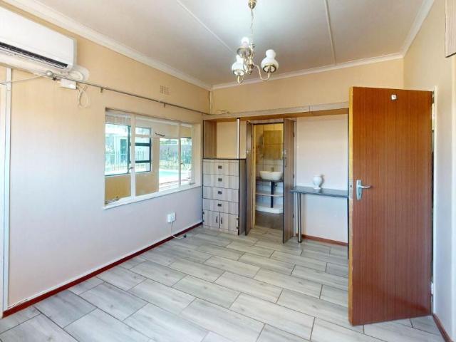4 Bedroom house for sale in Oosterville, Upington