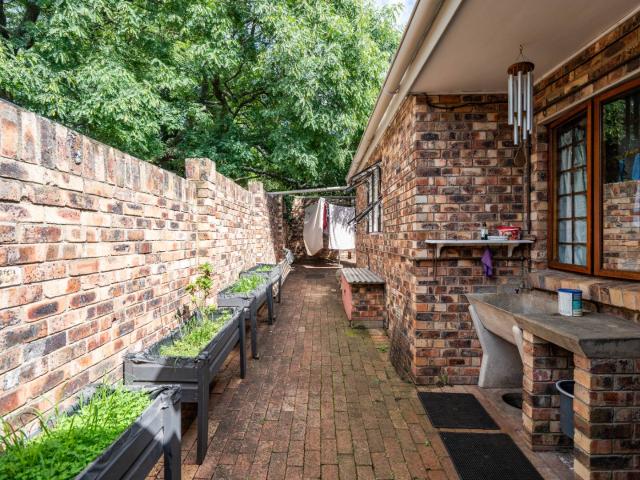 4 Bedroom House For Sale in Oatlands