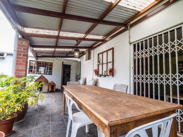 4 Bedroom House For Sale in Oatlands