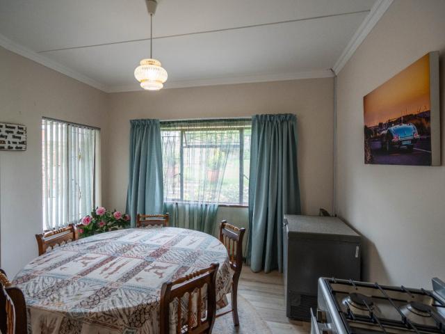 4 Bedroom House For Sale in Oatlands North