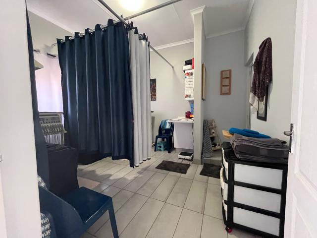 4 Bedroom House For Sale in Oakdene