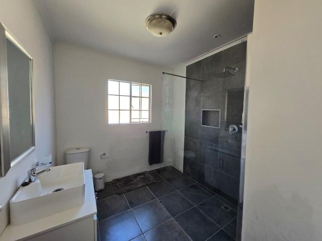 4 Bedroom House For Sale in Oakdene