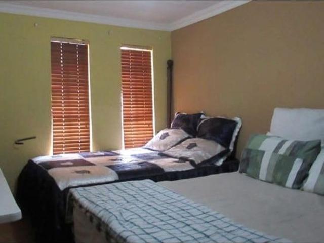 4 Bedroom House For Sale in Oakdene