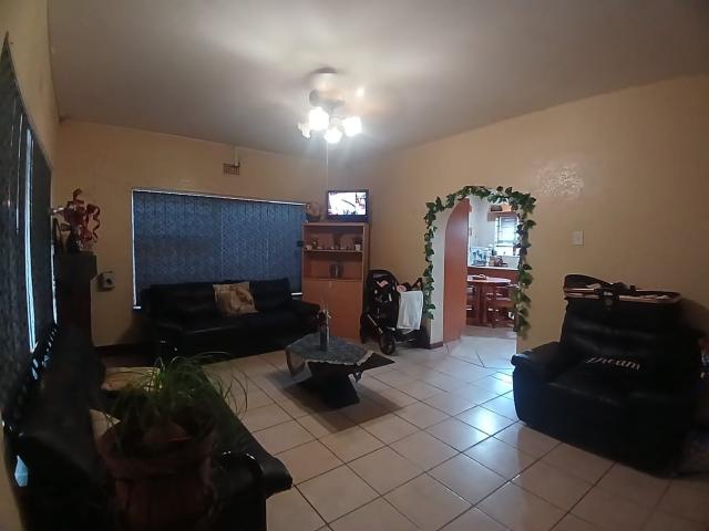4 Bedroom House For Sale in Oberholzer