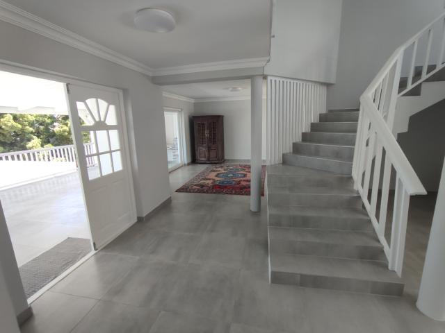 4 Bedroom House For Sale in Old Place