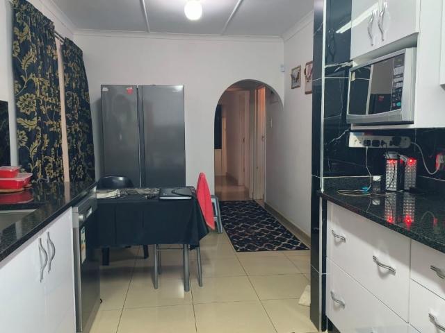 4 Bedroom House For Sale in Orient Heights