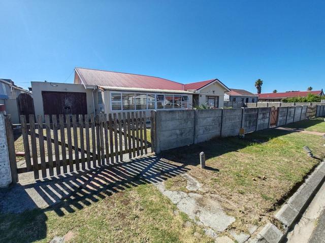 4 Bedroom house for sale in Lotus River, Cape Town