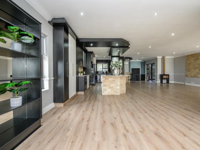 4 Bedroom House For Sale in Lovemore Heights