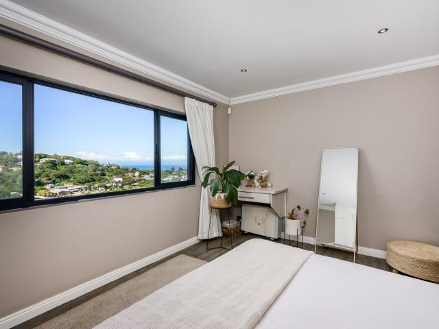 4 Bedroom House For Sale in Lovemore Park