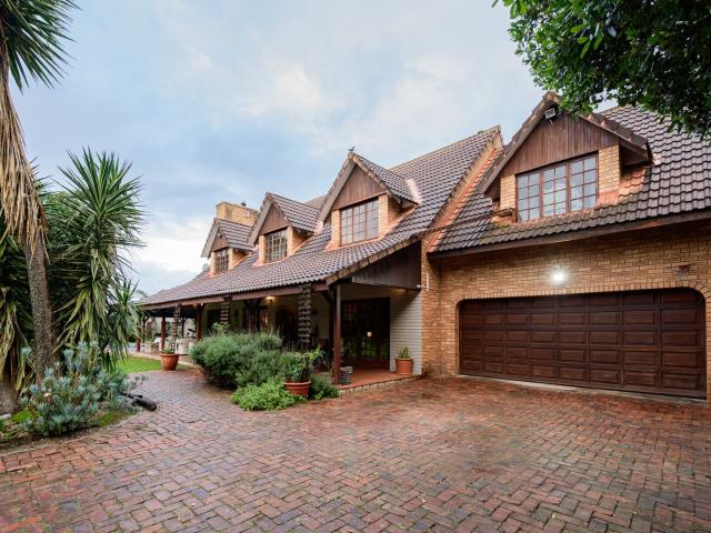 4 Bedroom House For Sale in Lovemore Park