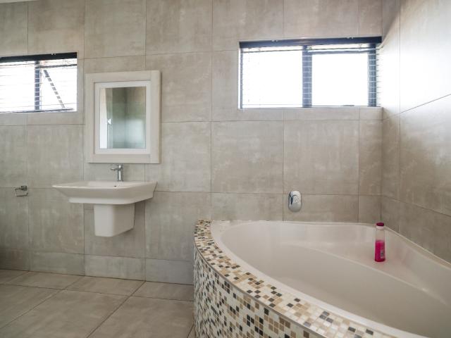 4 Bedroom House For Sale in Lombardy Estate