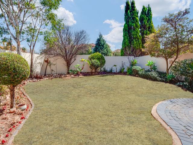 4 Bedroom House For Sale in Lonehill